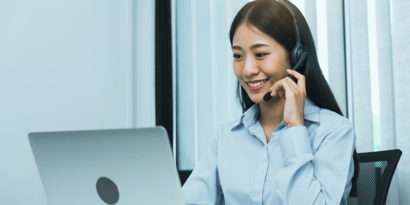 Gọi ngay số hotline của nhà cái để được giúp đỡ
